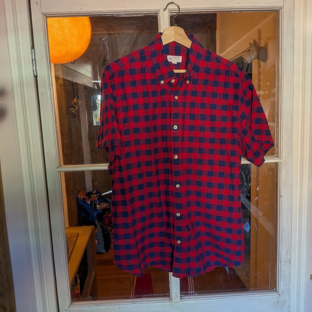 GAP Men's Casual Red and Navy Plaid Shirt